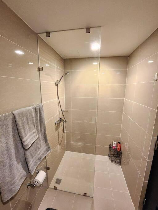 Cosy Executive 1 Bedroom Uptown Parksuites Ultra Fast Internet Маніла Екстер'єр фото