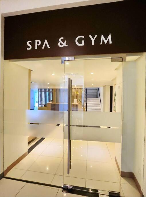 Cosy Executive 1 Bedroom Uptown Parksuites Ultra Fast Internet Маніла Екстер'єр фото