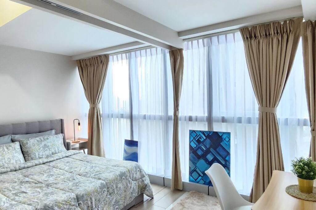 Cosy Executive 1 Bedroom Uptown Parksuites Ultra Fast Internet Маніла Екстер'єр фото