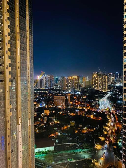 Cosy Executive 1 Bedroom Uptown Parksuites Ultra Fast Internet Маніла Екстер'єр фото